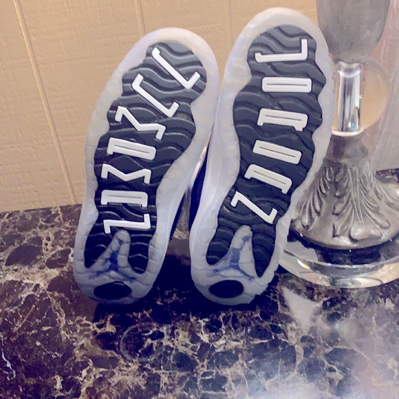 💙🤍 Jordan XI 🤍💙 - Picture 3 of 6